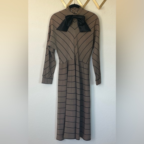 Vintage Silk Dress Size 8 by Richard Warren - Picture 5 of 9